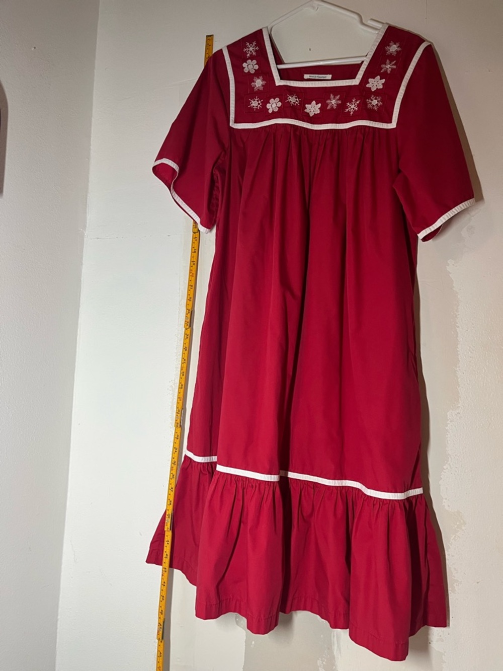 Go Softly Patio Embroidered Winkle Resistent Red Lounge Dress Women size medium